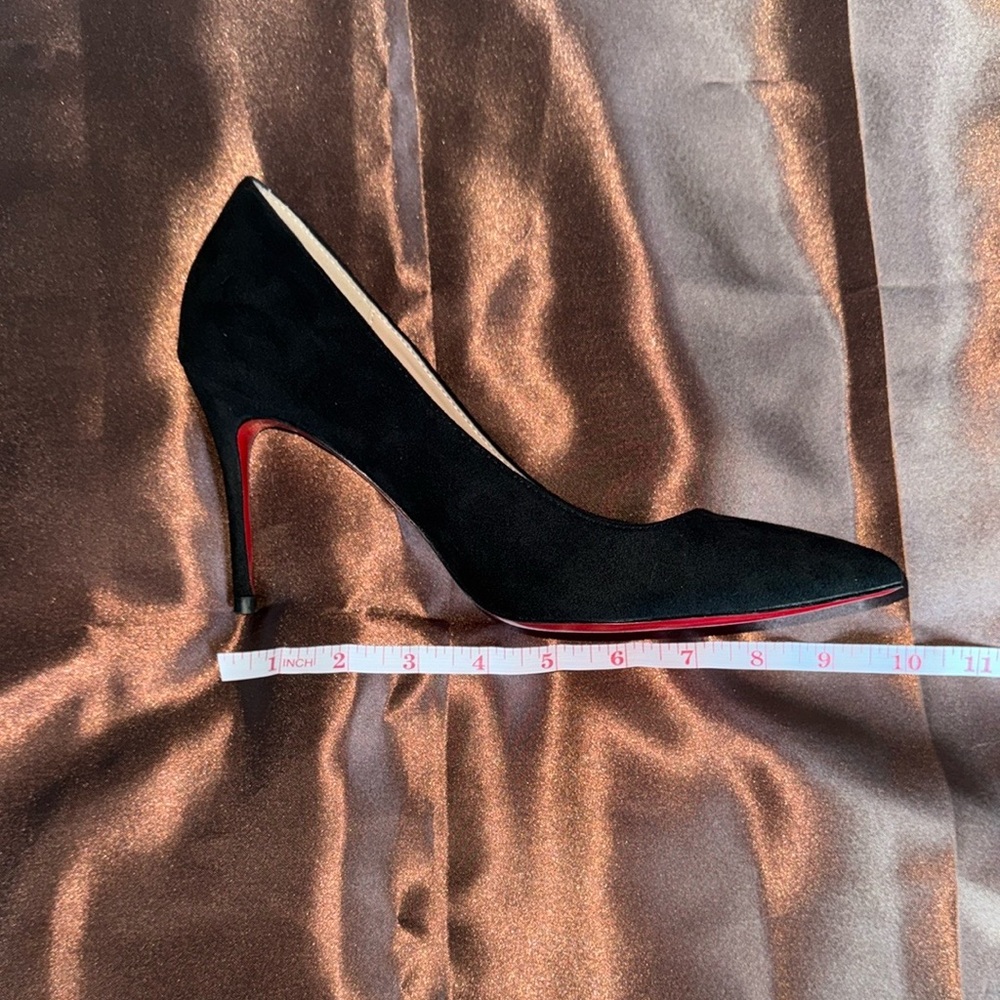Elegant Black Classic Heels with Red Bottom Soles - Picture 5 of 5